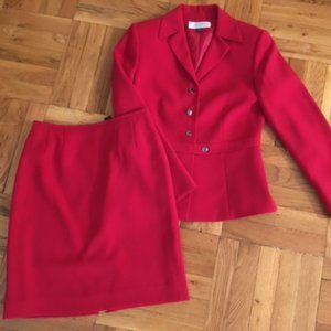 Tahari red pencil skirt suit - size 6